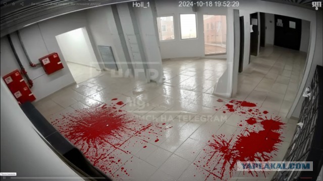 - Ви насист!
- Я не нацист. Вы ломаете двери!