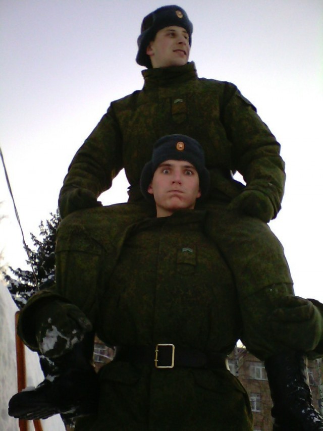 А давайте в честь праздника, выкладывать свои армейские фотки уважаемые яповцы