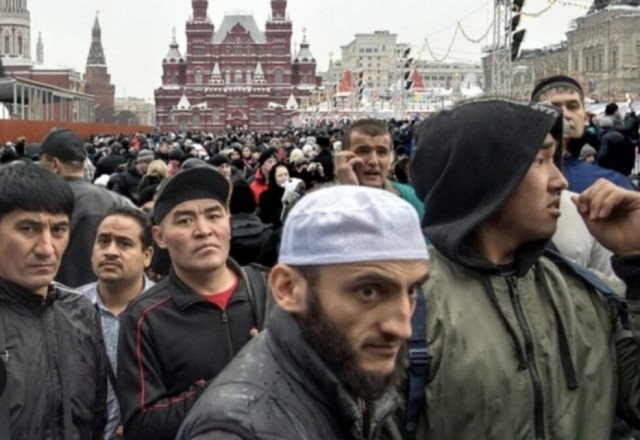 Лаврова удивило отсутствие надписи на русском у Вечного огня в Самарканде