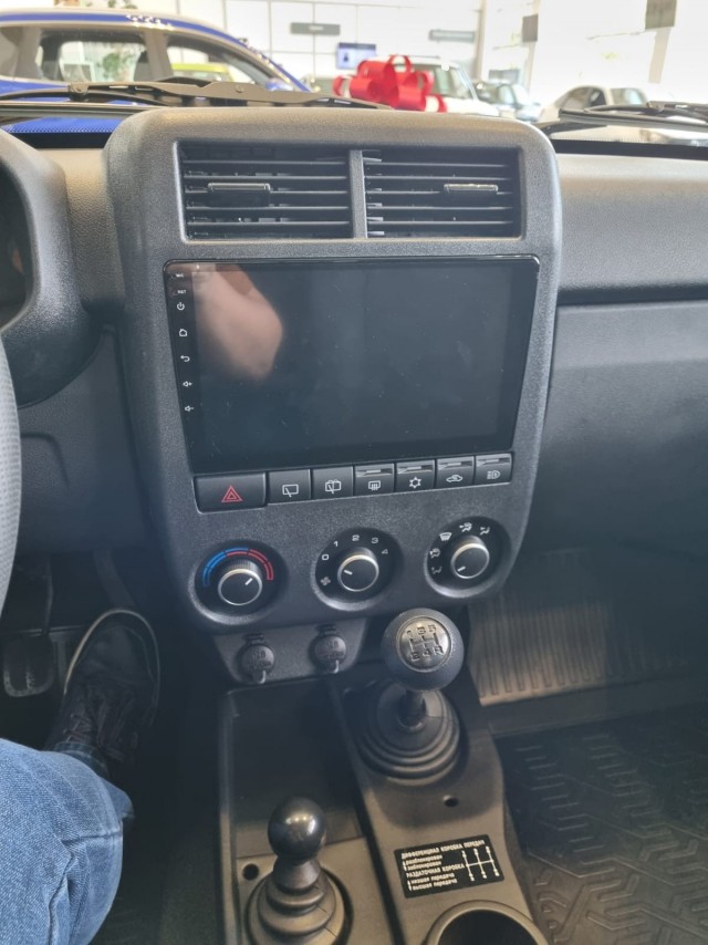 Забивают последний гвоздь в крышку авторынка