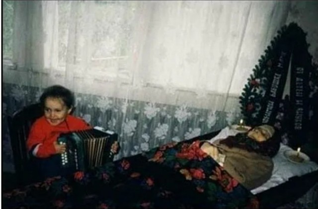 «У меня в комнате гроб с бабкой»