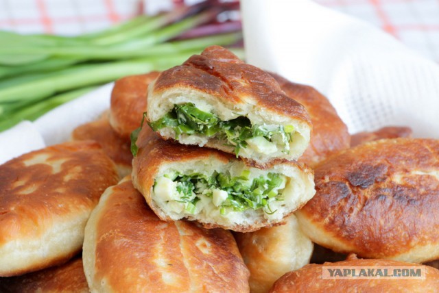Пирожки с черемшой и яйцами