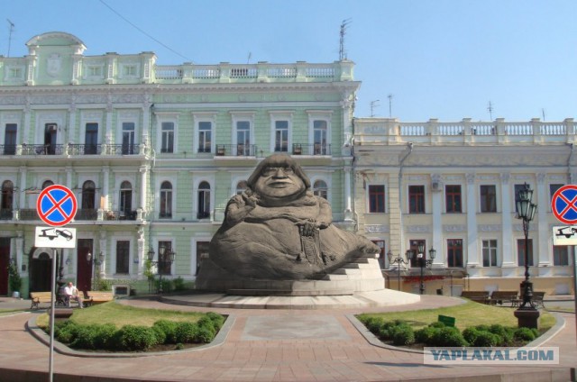 Памятник Солженицыну во Владивостоке