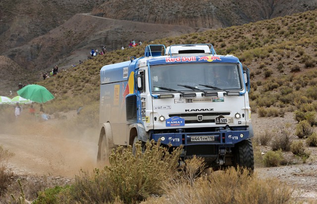 Экипаж Николаева выиграл 11 этап "Дакара" в зачете грузовиков