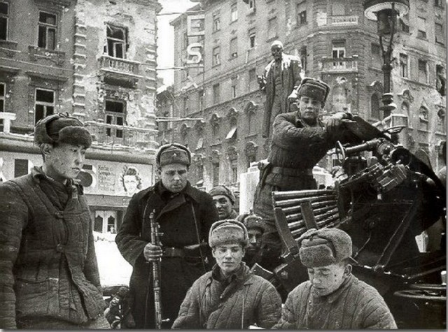 Черно-белые сороковые... Война и весь Мир