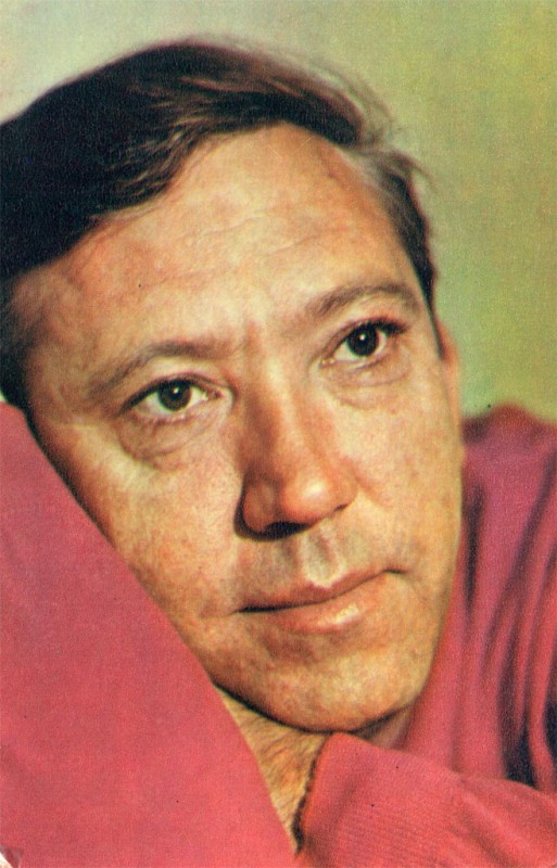 Он на своих ногах пошел в операционную, вышел в коридор, обернулся и сказал: - Слушай анекдот...