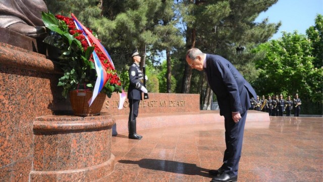 Наши узбекские коллеги получив обидный пинок от ОАЭ, решили восстановить пошатнувшееся ЧСВ привычным образом  - за счет России.