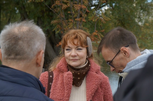 Алиса прогулялась по собственной аллее