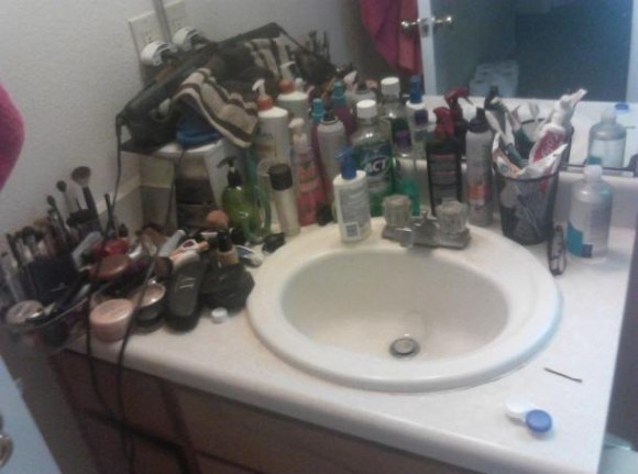 А началось всё с её зубной щетки у меня в ванной