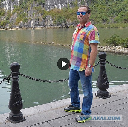 Какого цвета рубашка?