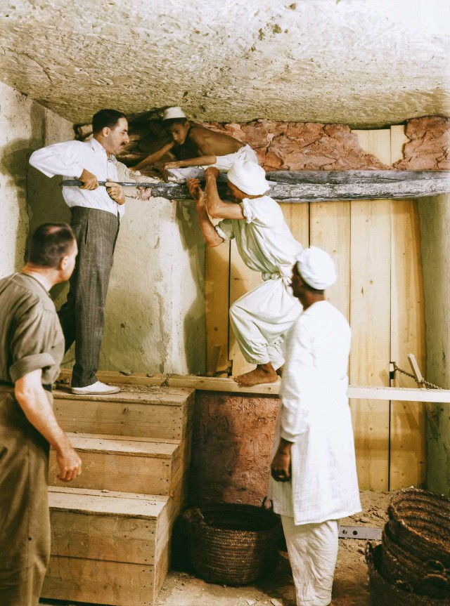 Кадры вскрытия гробницы Тутанхамона в 1922 году