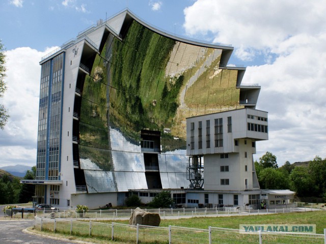 Солнце плавит камень, эффектный эксперимент.