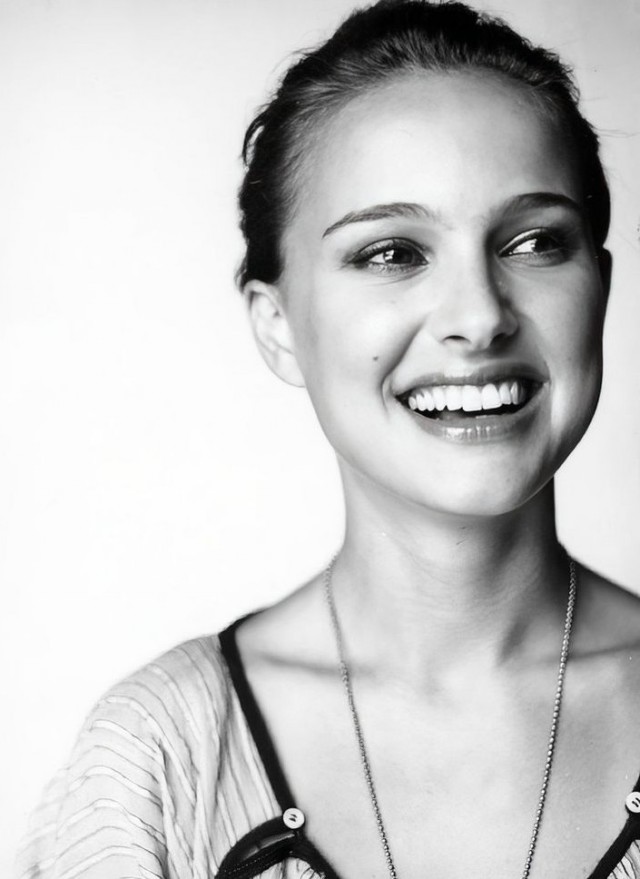 Чёрно белые фотографии девушек.