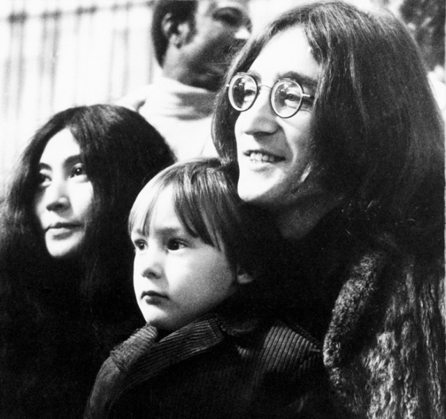 Йоко Оно: она разрушила The Beatles и стала музой Джона Леннона