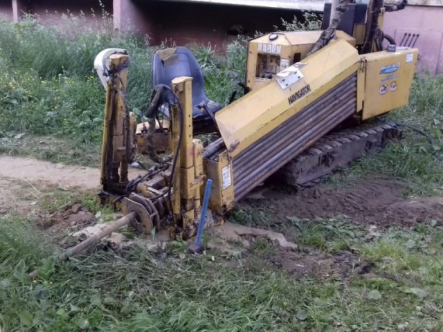 В Екатеринбурге рабочие раскопали газон, который местный предприниматель оборудовал по швейцарскому стандарту