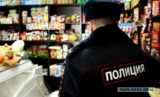 В Магнитогорске следователя полиции поймали за кражу пива и орешков из супермаркета