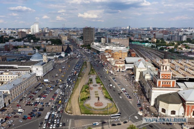 Москва тогда и сейчас. 10 фотографий показывающих как изменилась столица за последние десятилетия.