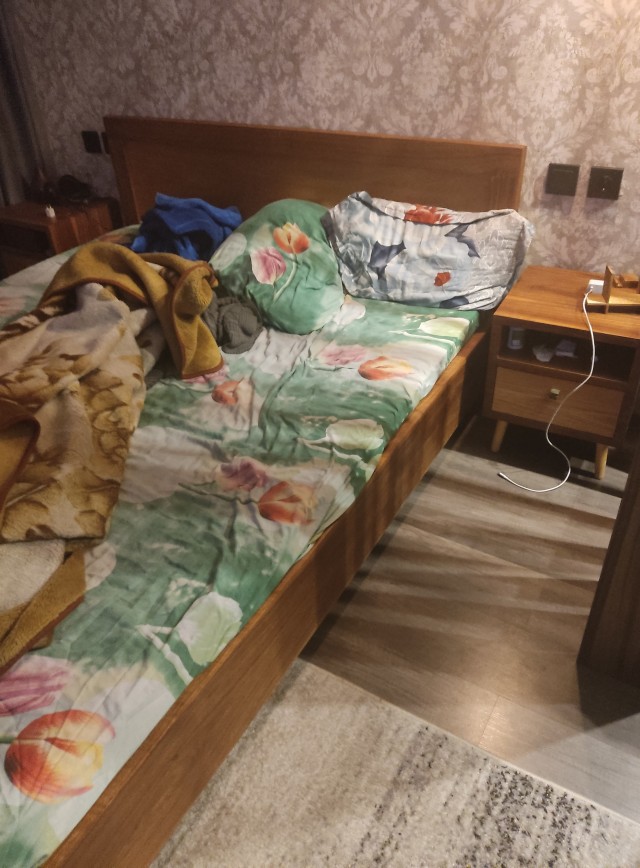 Запилил ребёнку кровать.