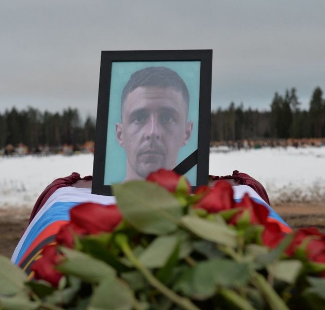 На Белоостровском кладбище почетный караул проводил в последний путь бойца ЧВК «Вагнер» Дмитрия Меньшикова