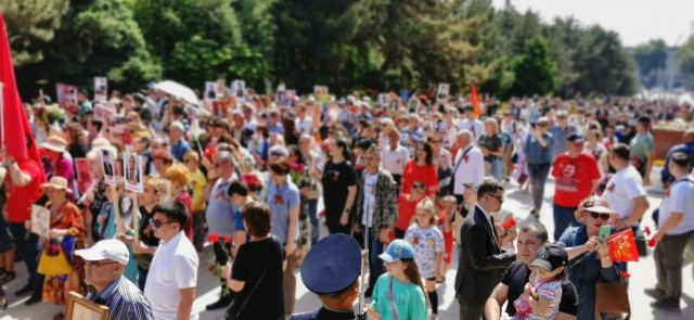 В Ташкенте на территории мемориального комплекса «Братские могилы» сегодня состоялось шествие «Бессмертного полка».