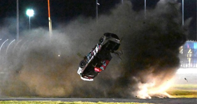Авария на гонках NASCAR
