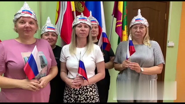 В школе города Тольятти ученик принёс флаг с коловратом