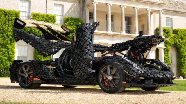 Игрушки для мальчиков. Собран из Lego. Цена от $500. Koenigsegg весом 1,8 тонны разогнался до 111 км/ч.