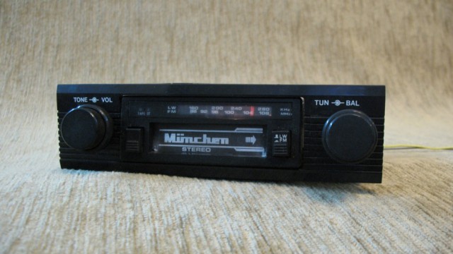 Музыка вчерашнего века: тестируем магнитолу Ferrari и кассетник Иж