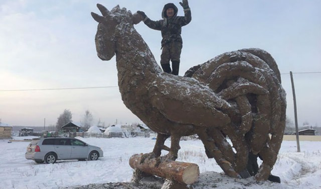 В Приамурье дети катаются с фекальной горки