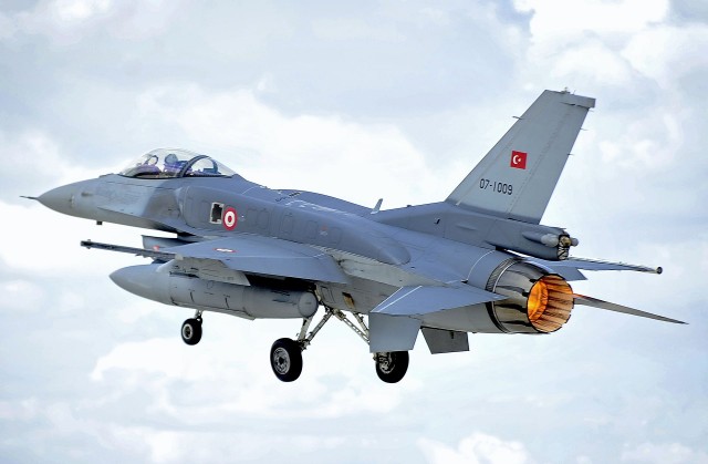 Турецкий истребитель сбил Су-25 ВВС Армении