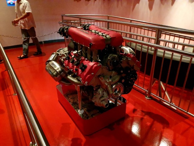 Двигатель Enzo Ferrari