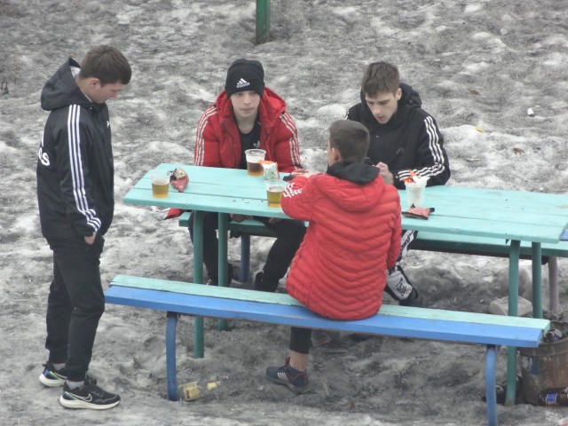 С первым теплом спортсмены потянулись на спортивные площадки