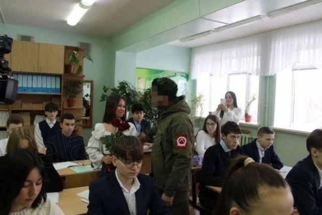 В Елабуге военнослужащий, участник спецоперации, нашёл и поблагодарил девушку, которая написала ему письмо