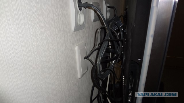 Сгибаем кабель питания телевизора