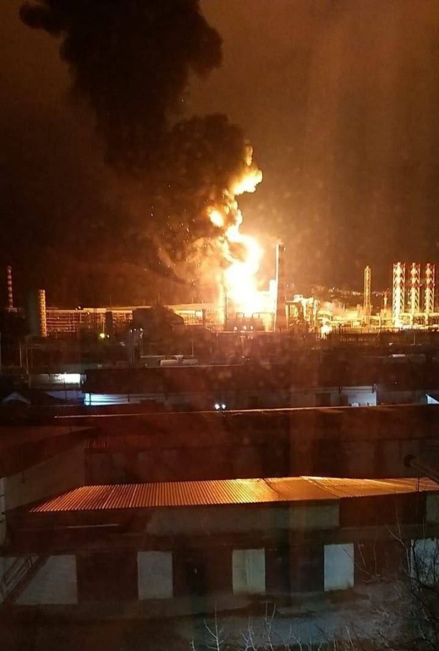 В Туапсе крупный пожар на нефтебазе 25 января