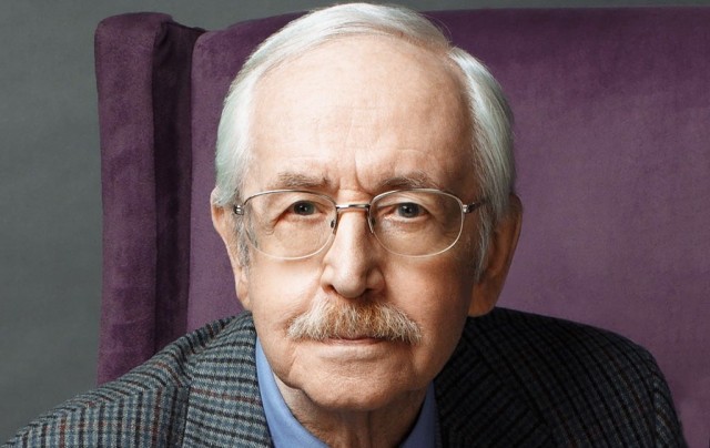 У Василия Ливанова остановилось сердце во время операции. Сейчас актёр под ИВЛ в реанимации