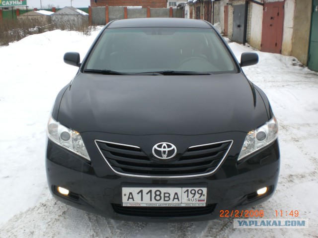 Toyota показала обновленную Camry