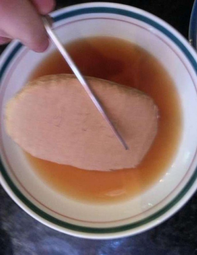 Студент приготовил соседу, тырящему еду из холодильника, особенную котлету