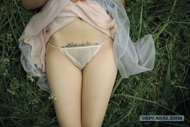 9 этапов взросления женщины в провокационных фотографиях