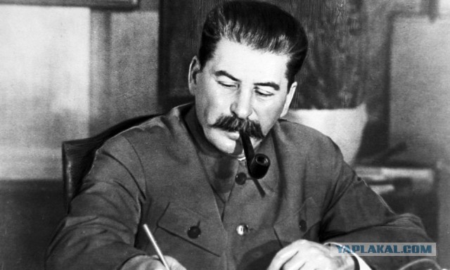 Суд запретил двум россиянам курить на балконе в своих квартирах