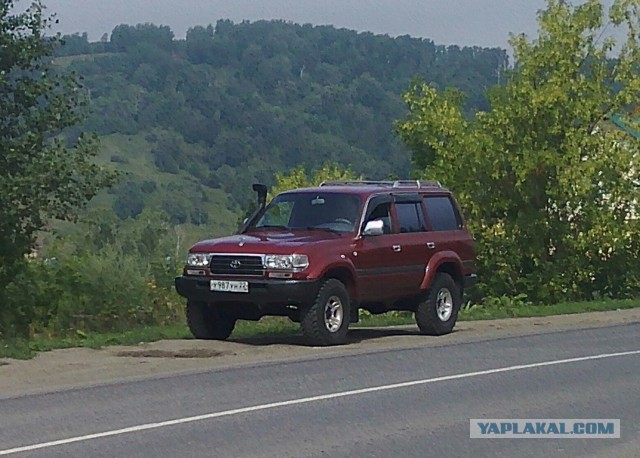 Легендарный, железный и ламповый Land Cruiser 76