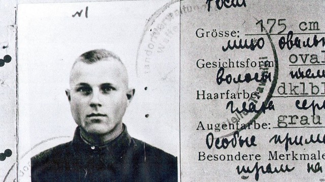 Пепел жёг его сердце… советский разведчик, надев немецкую форму, передавал шифровки из гестапо