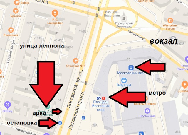 Краеведы очистили плитку в парадной дома в Санкт-Петербурге