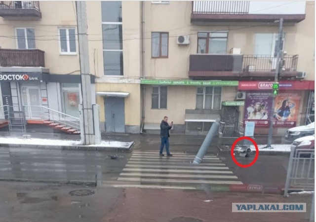 Это пешеходный переход возле конного рынка в Харькове