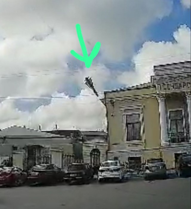 Момент прилета ракеты в Таганроге попал на видео