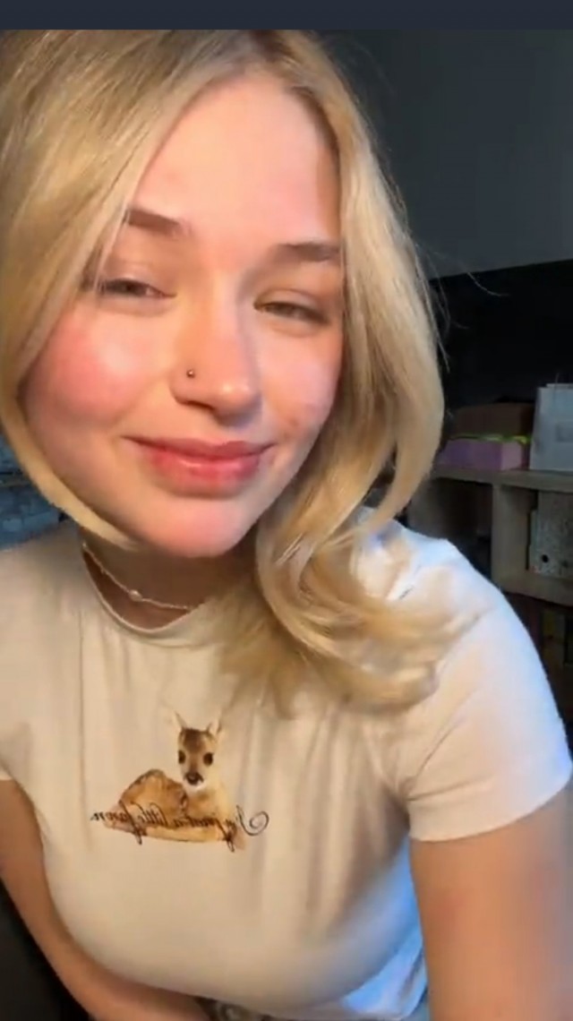 Глухая девушка⁠⁠