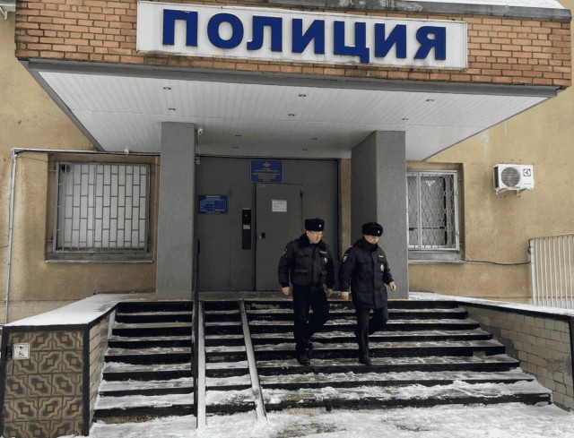 "5 лет работаю участковым после института. Ухожу, потому что на 40 тысяч жить невозможно". Честно о своем опыте