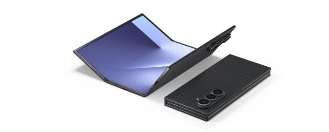 Samsung представила Galaxy Z TriFold – первый складывающийся втрое смартфон