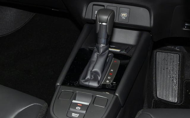 Новая Honda Fit 2026 для рынка Японии. Цена в базе - 1,050 млн. рублей, в самом топе -1,4 млн рублей
