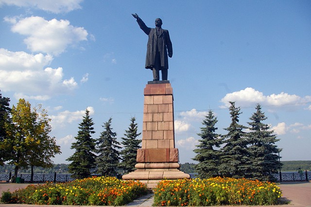 Памятники Ленину